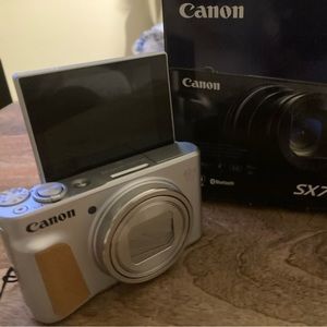 The ever popular Canon Powershot SX740HS is all that you need. Never used.